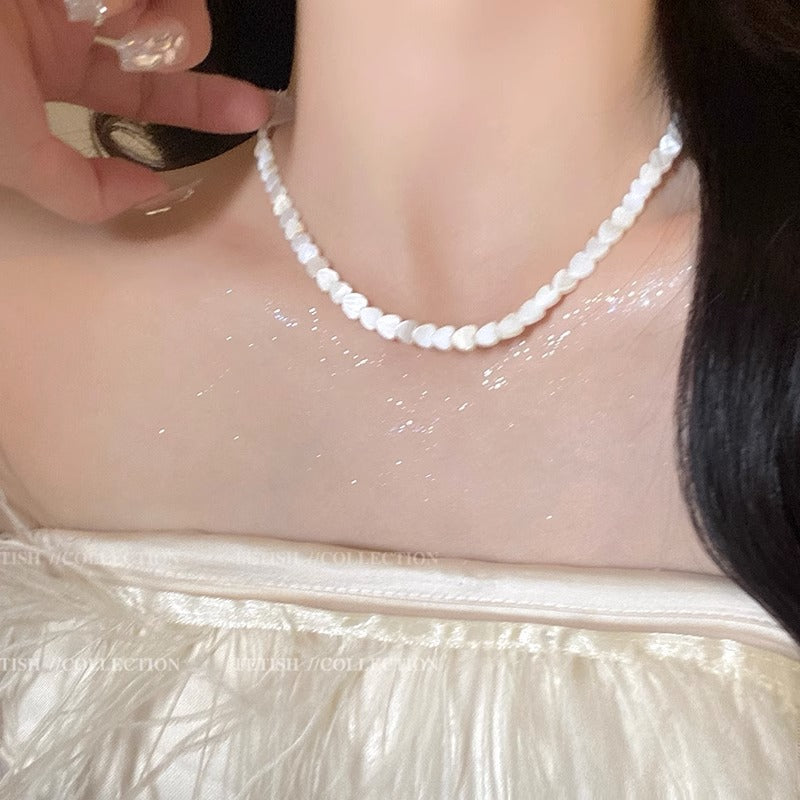 Minimalist design 6mm freshwater shell heart necklace for women, beach vacation style fashionable mother-of-pearl collarbone chain