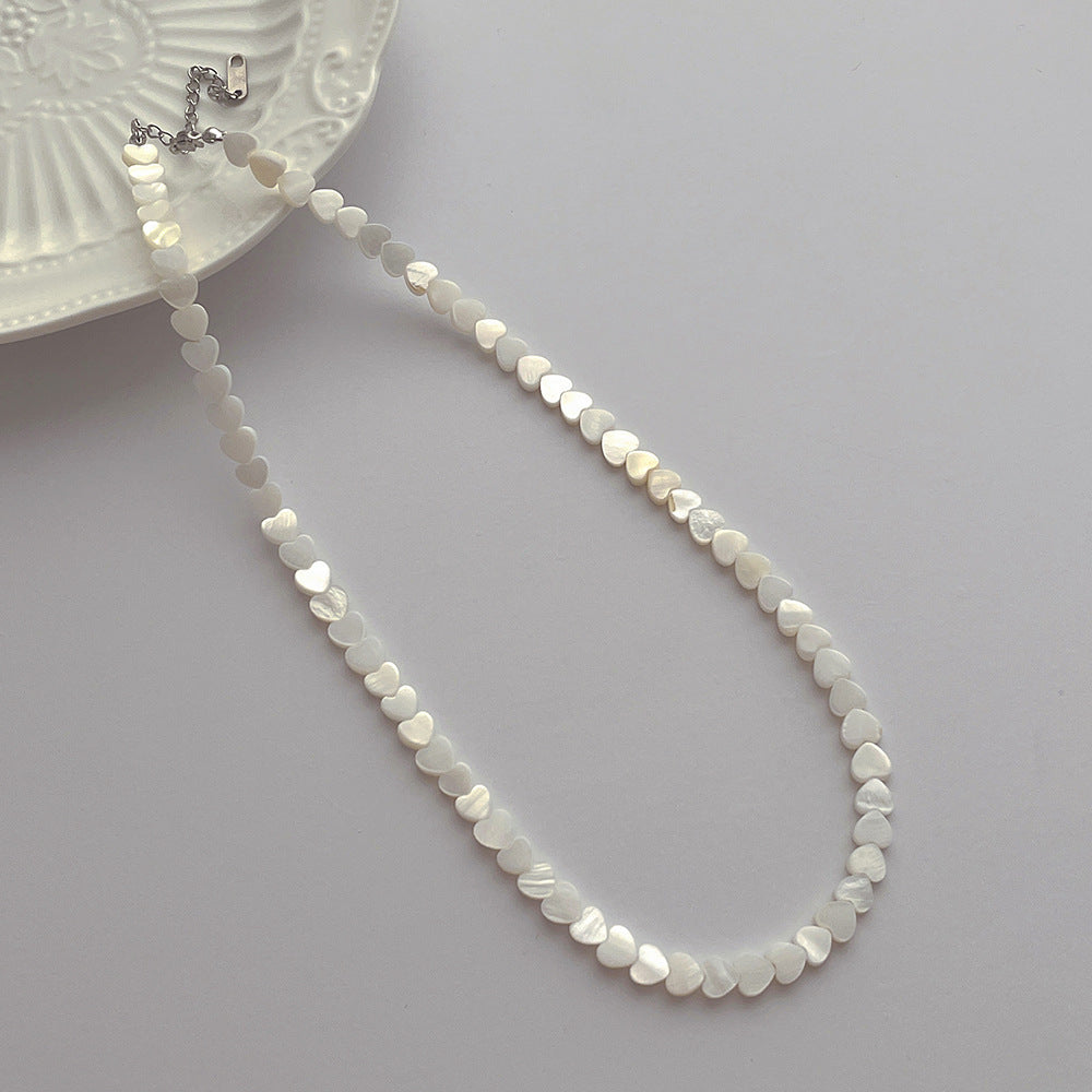 Minimalist design 6mm freshwater shell heart necklace for women, beach vacation style fashionable mother-of-pearl collarbone chain