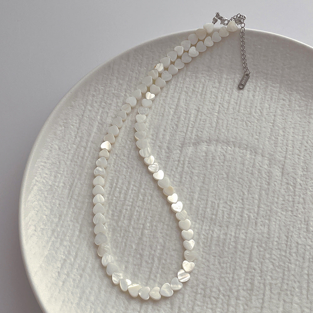 Minimalist design 6mm freshwater shell heart necklace for women, beach vacation style fashionable mother-of-pearl collarbone chain