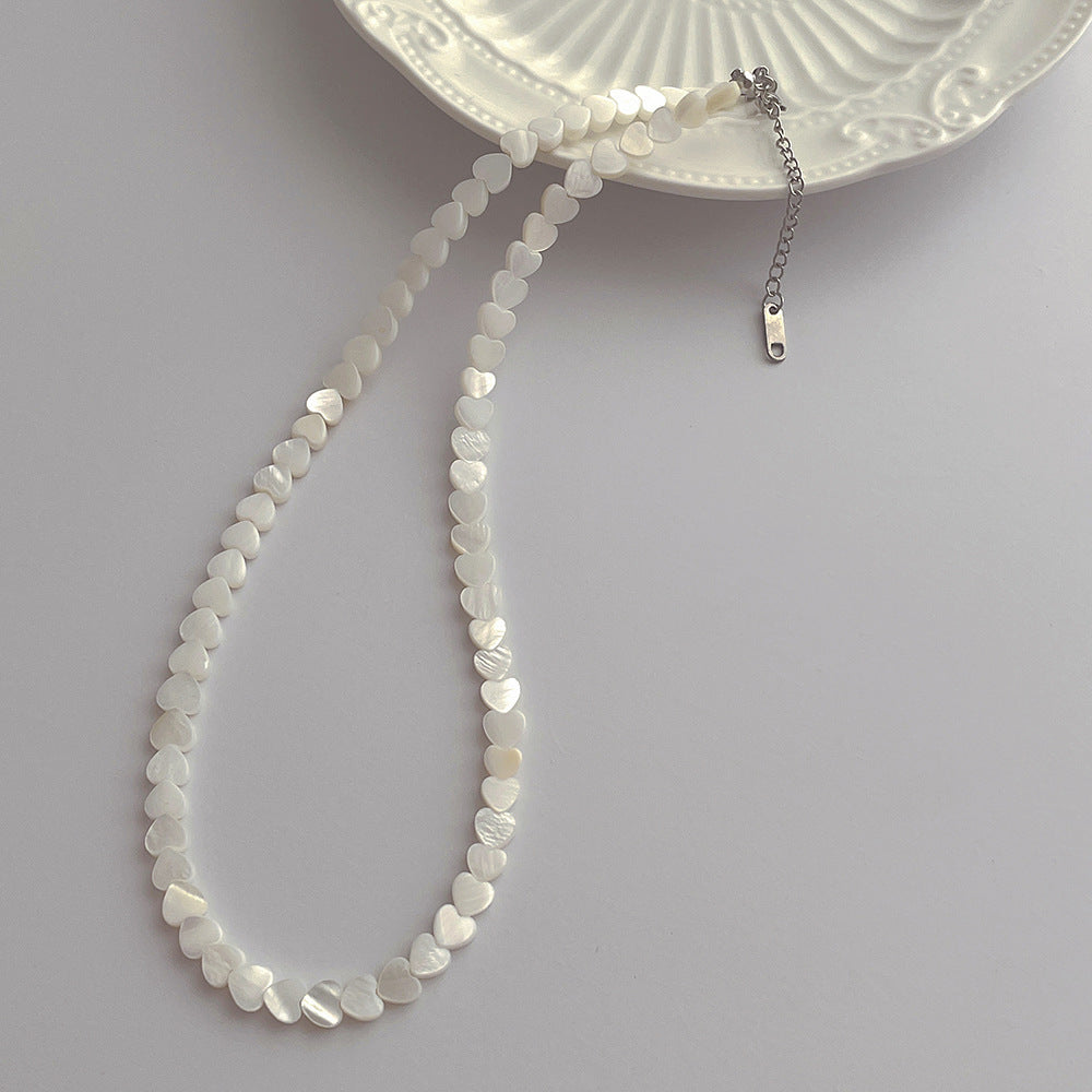 Minimalist design 6mm freshwater shell heart necklace for women, beach vacation style fashionable mother-of-pearl collarbone chain